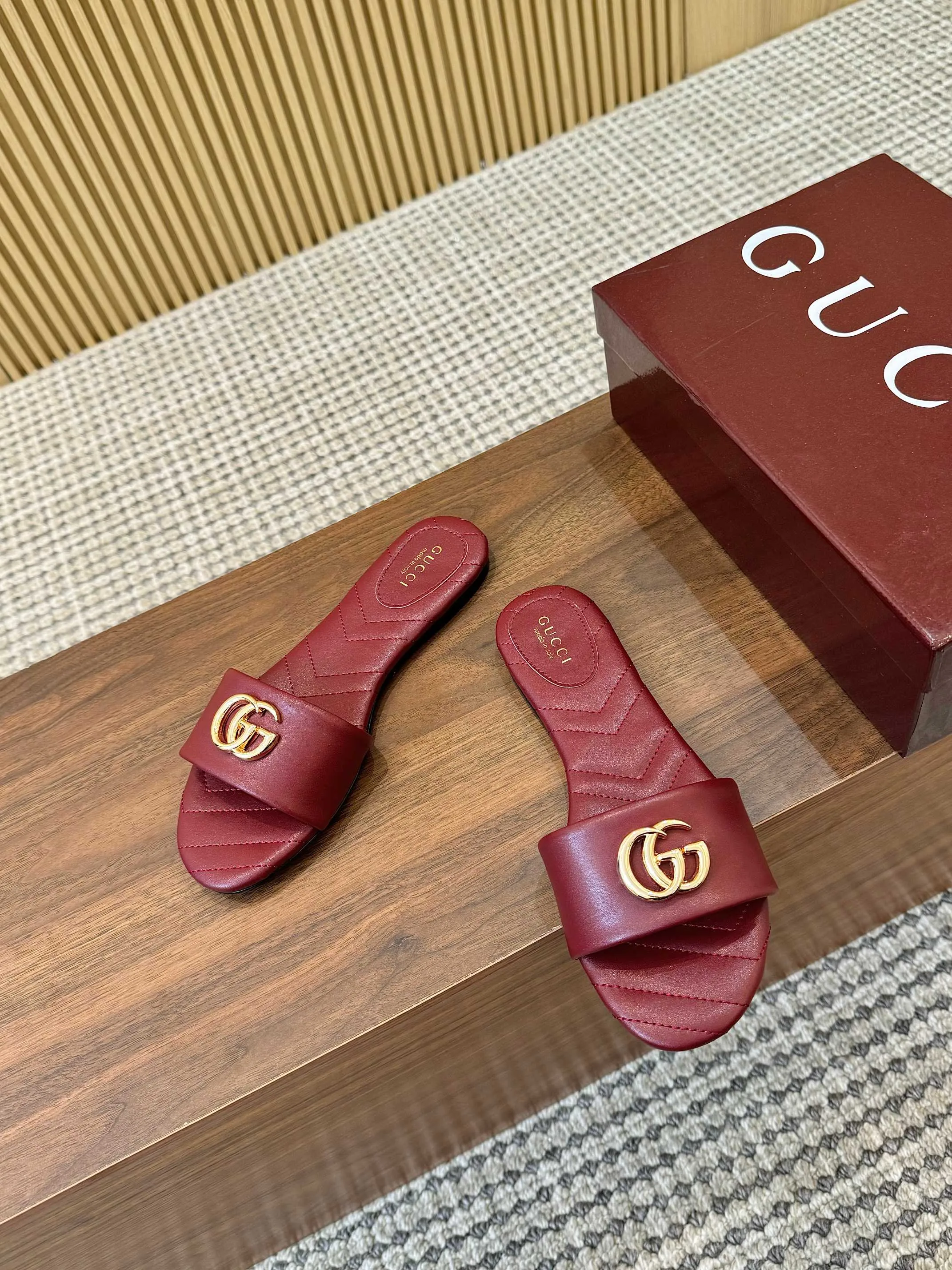 👟👟Ex-factory price 440👟👟 💯💯💯Gucci 2025 spring and summer latest popular slip-on sandals series... [Round toe] Latest double G buckle. Embroidery style Original quality 🍃Original European style, 💥perfect on the feet💃💃When worn with this shoe, it is elegant and crystal clear. No matter the materials of the accessories, they are all customized one by one. You must go to get the original version. The whole series is full of exciting and innovative elements. The texture of different materials, the texture of the materials, and the expression of the materials have a strong artistic atmosphere... ❶ Upper: imported cowhide ❷ Inner lining: customized imported sheepskin ❸ Foot pads: customized imported sheepskin ❹ Outsole: imported Italian genuine leather outsole ❺ Heel height: 1.5CM ❻ Packaging: Original full set of packaging ❼ Code number: 35-43 (41.42.43 customized is not returnable)